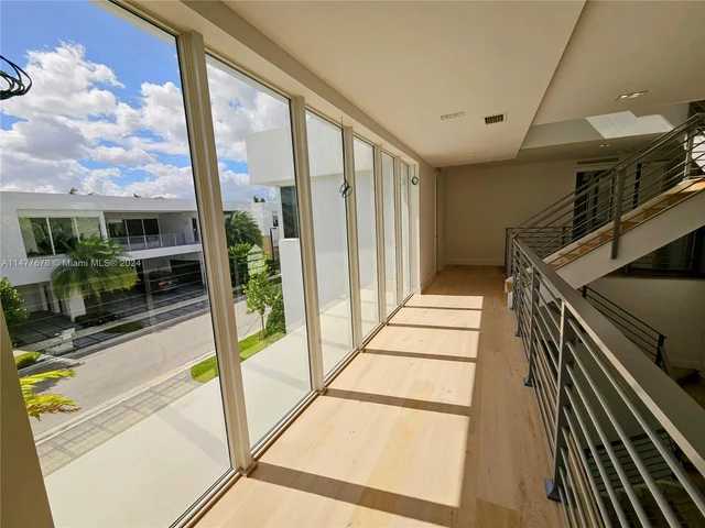 10247 NW 75th Ter, Doral FL 33178