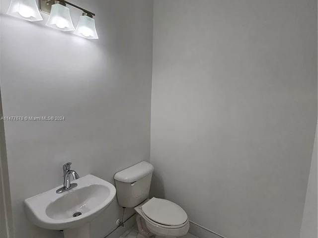 10247 NW 75th Ter, Doral FL 33178