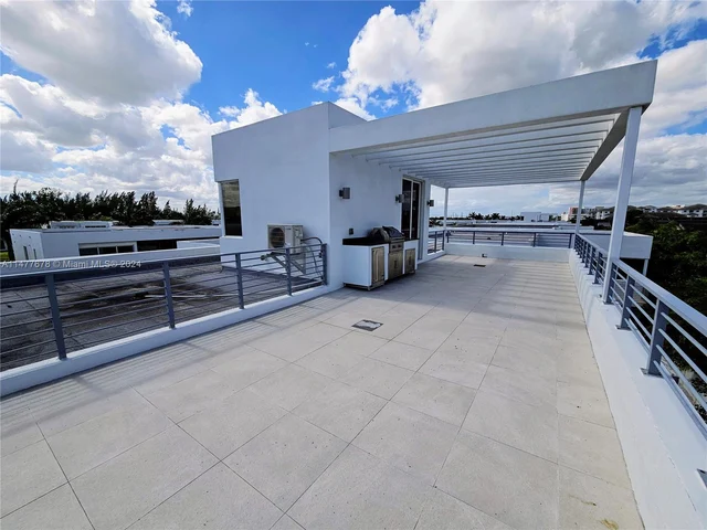 10247 NW 75th Ter, Doral FL 33178