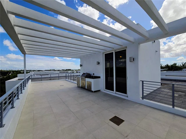 10247 NW 75th Ter, Doral FL 33178