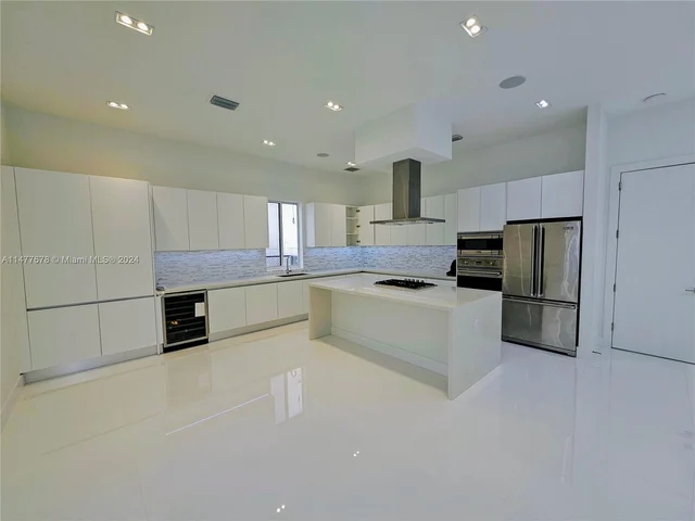 10247 NW 75th Ter, Doral FL 33178