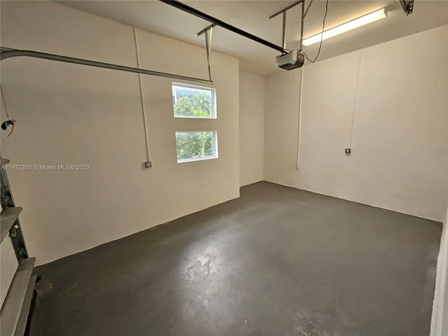 10247 NW 75th Ter, Doral FL 33178