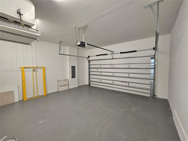 10247 NW 75th Ter, Doral FL 33178