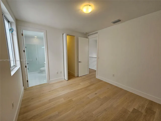 10247 NW 75th Ter, Doral FL 33178