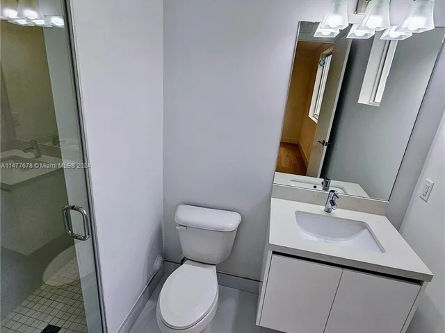 10247 NW 75th Ter, Doral FL 33178