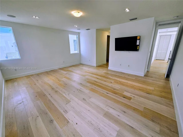 10247 NW 75th Ter, Doral FL 33178