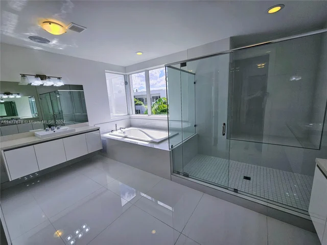 10247 NW 75th Ter, Doral FL 33178