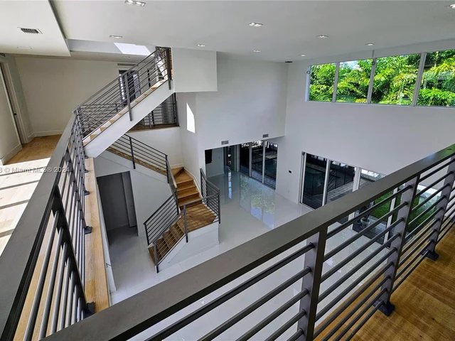 10247 NW 75th Ter, Doral FL 33178