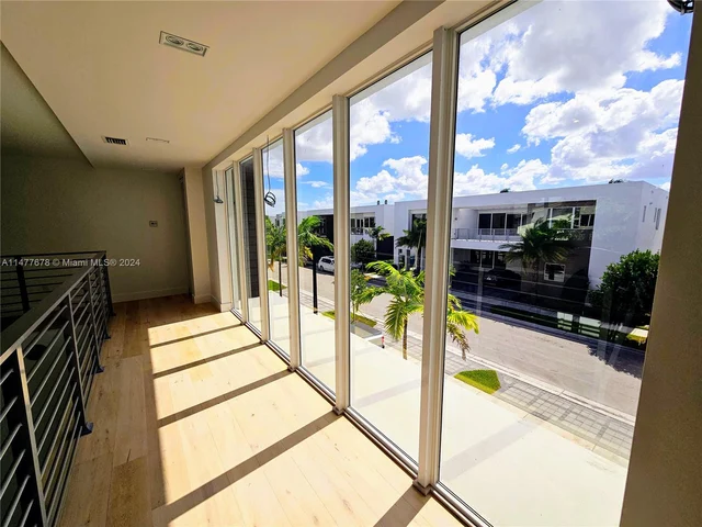 10247 NW 75th Ter, Doral FL 33178