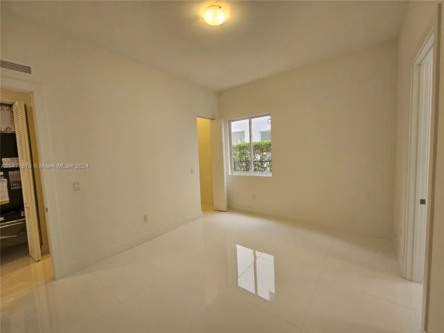 10247 NW 75th Ter, Doral FL 33178