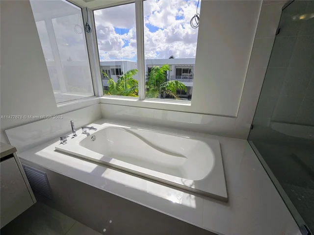 10247 NW 75th Ter, Doral FL 33178