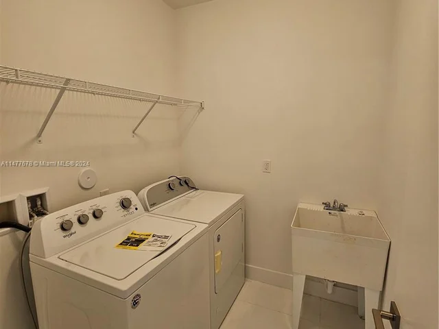 10247 NW 75th Ter, Doral FL 33178