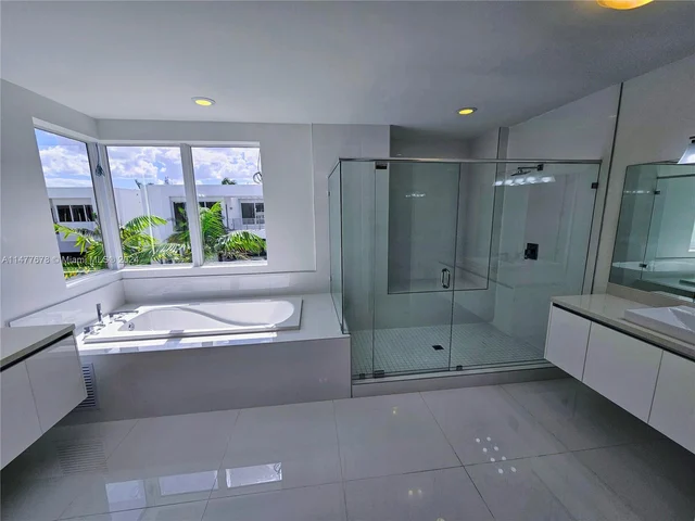 10247 NW 75th Ter, Doral FL 33178