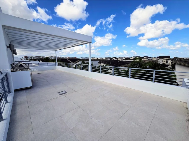 10247 NW 75th Ter, Doral FL 33178