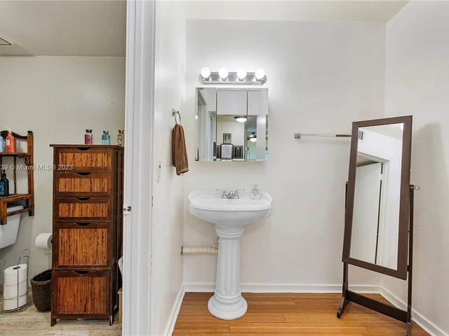 55 Ocean Lane Dr # 3025, Key Biscayne FL 33149