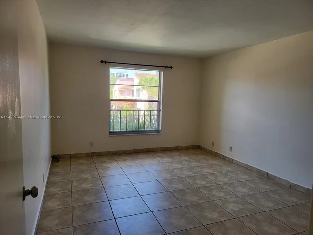 8005 Lake Dr # 201, Doral FL 33166