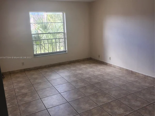 8005 Lake Dr # 201, Doral FL 33166