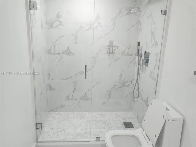 8005 Lake Dr # 201, Doral FL 33166