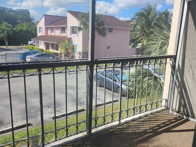 8005 Lake Dr # 201, Doral FL 33166