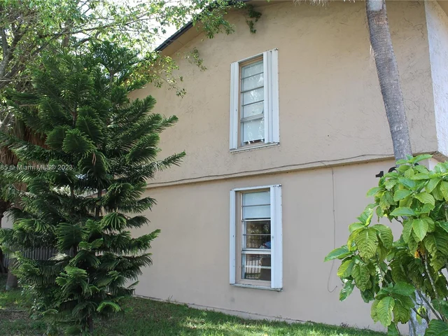 130 SW 108th Ave # J1, Sweetwater FL 33174