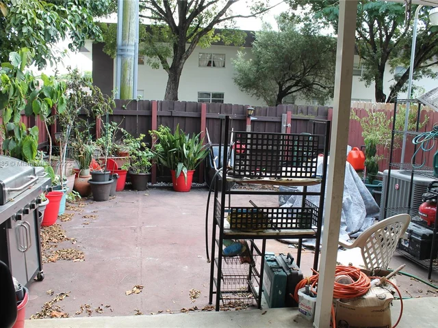 130 SW 108th Ave # J1, Sweetwater FL 33174