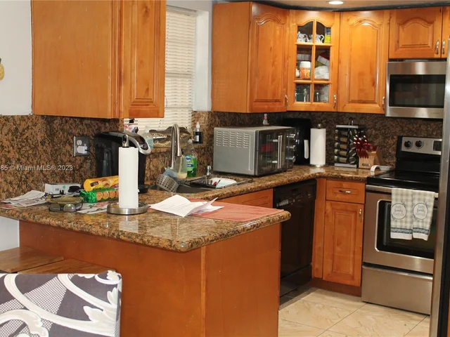 130 SW 108th Ave # J1, Sweetwater FL 33174