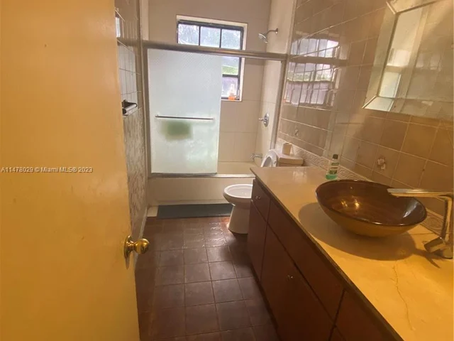 321 NE 180th Dr, North Miami Beach FL 33162