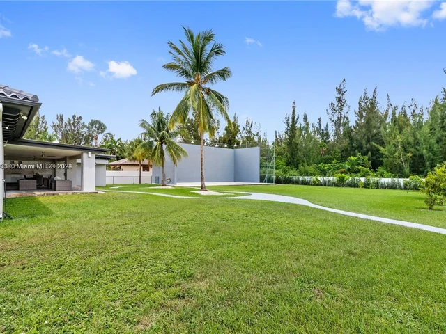 10287 NW 135th St, Hialeah Gardens FL 33018