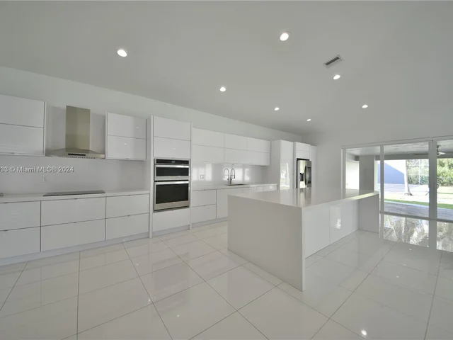 10287 NW 135th St, Hialeah Gardens FL 33018