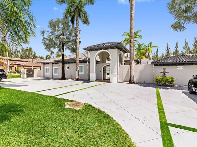 10287 NW 135th St, Hialeah Gardens FL 33018