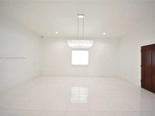 10287 NW 135th St, Hialeah Gardens FL 33018