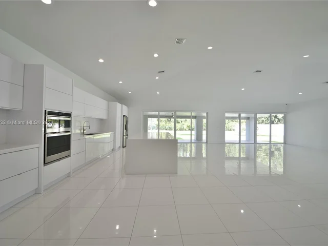 10287 NW 135th St, Hialeah Gardens FL 33018