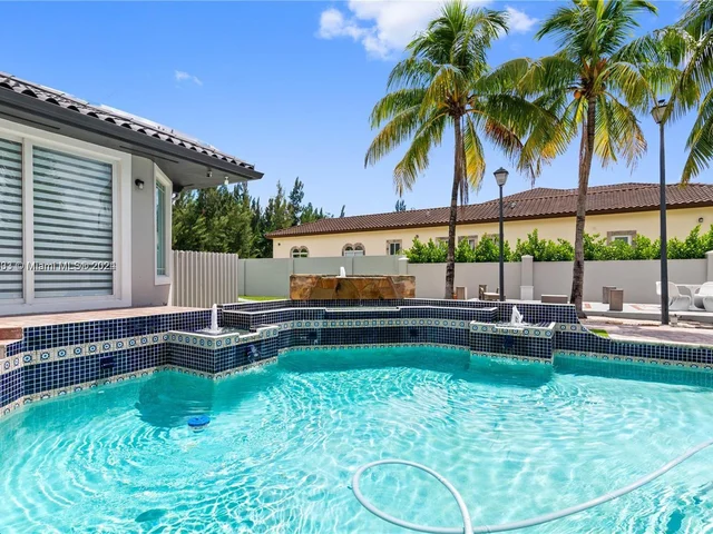 10287 NW 135th St, Hialeah Gardens FL 33018