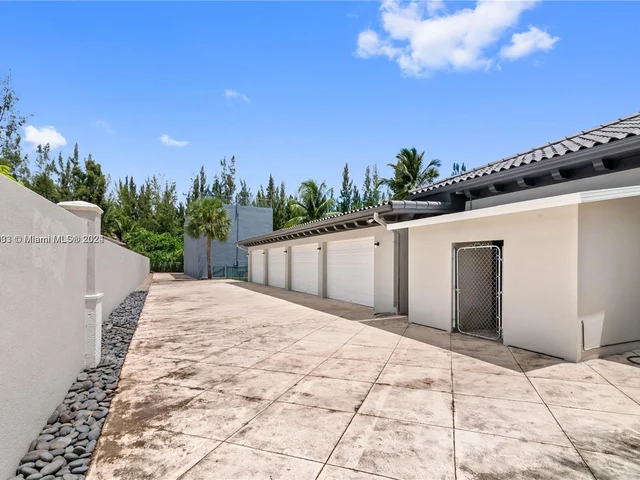 10287 NW 135th St, Hialeah Gardens FL 33018