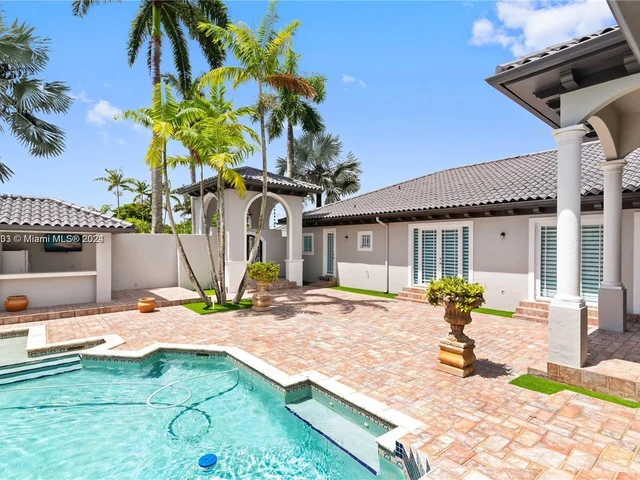 10287 NW 135th St, Hialeah Gardens FL 33018