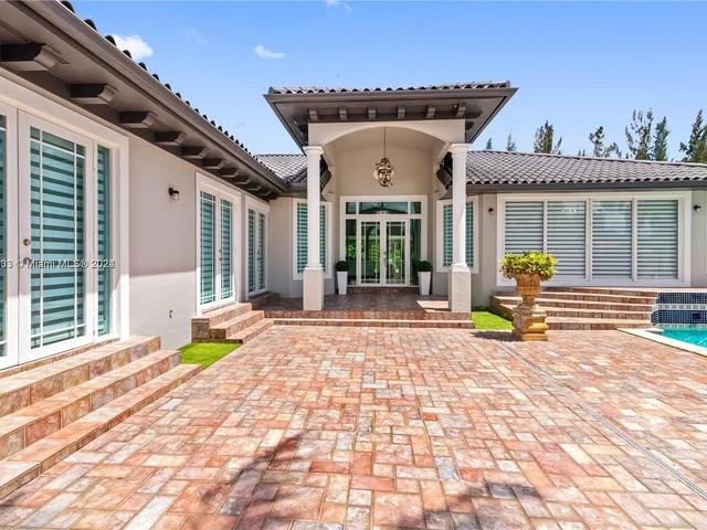 10287 NW 135th St, Hialeah Gardens FL 33018