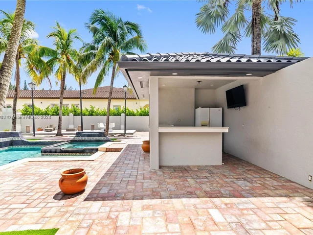 10287 NW 135th St, Hialeah Gardens FL 33018