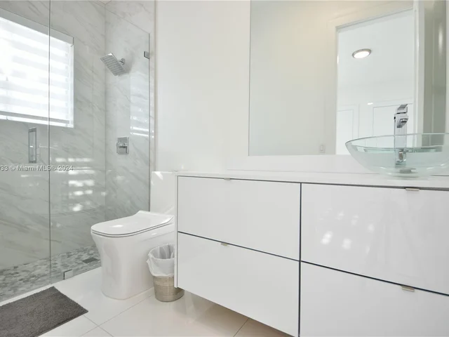 10287 NW 135th St, Hialeah Gardens FL 33018