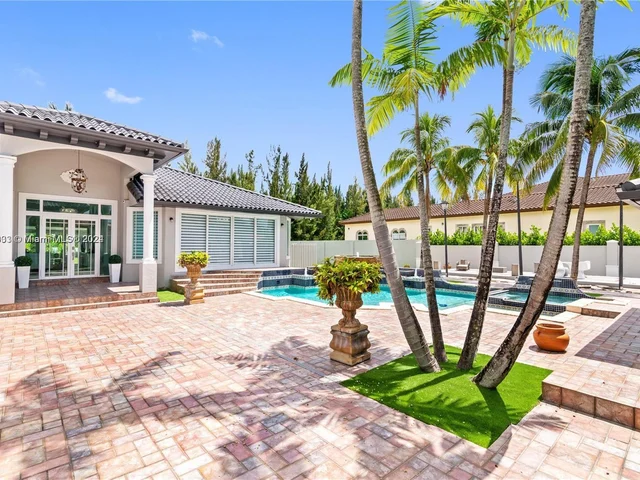 10287 NW 135th St, Hialeah Gardens FL 33018