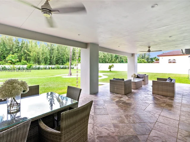 10287 NW 135th St, Hialeah Gardens FL 33018