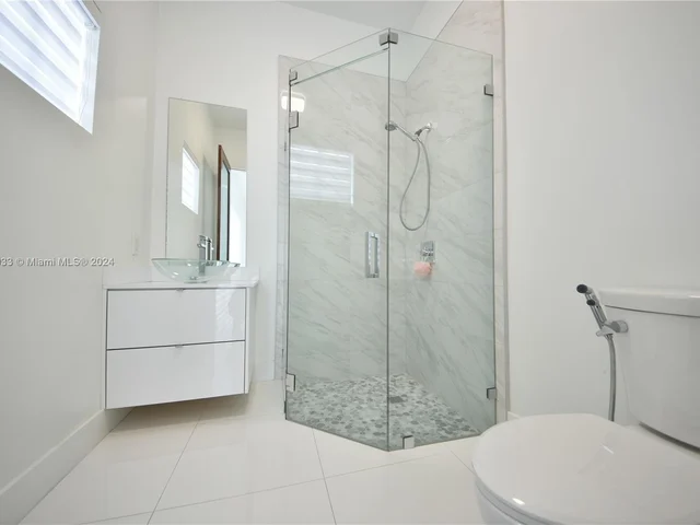 10287 NW 135th St, Hialeah Gardens FL 33018