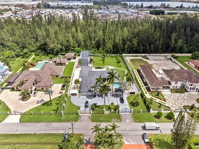 10287 NW 135th St, Hialeah Gardens FL 33018