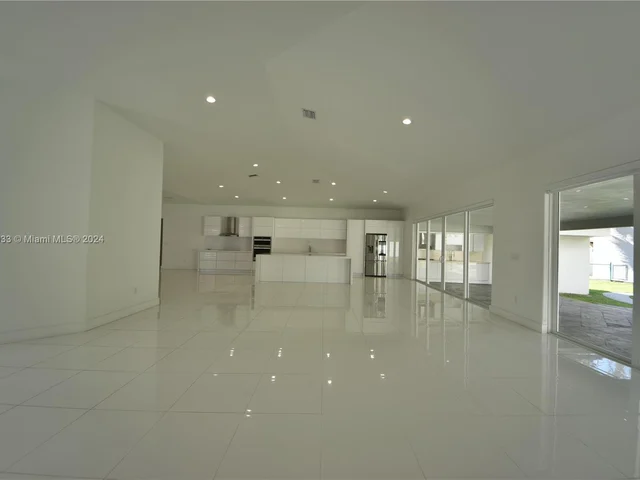 10287 NW 135th St, Hialeah Gardens FL 33018