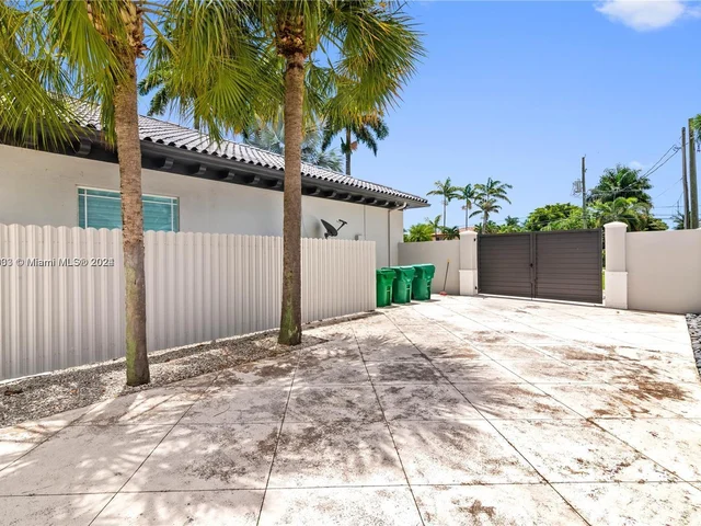 10287 NW 135th St, Hialeah Gardens FL 33018