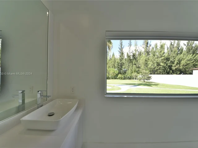 10287 NW 135th St, Hialeah Gardens FL 33018