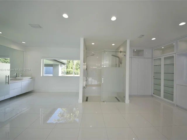 10287 NW 135th St, Hialeah Gardens FL 33018