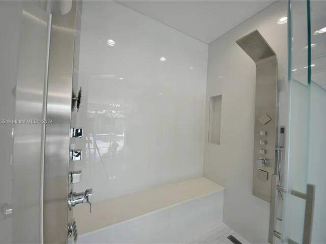 10287 NW 135th St, Hialeah Gardens FL 33018