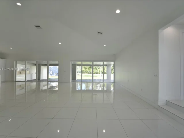 10287 NW 135th St, Hialeah Gardens FL 33018