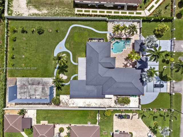 10287 NW 135th St, Hialeah Gardens FL 33018