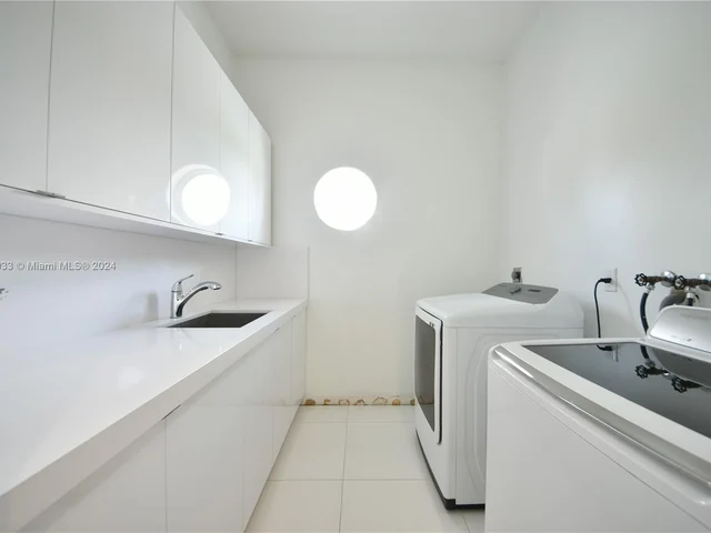 10287 NW 135th St, Hialeah Gardens FL 33018